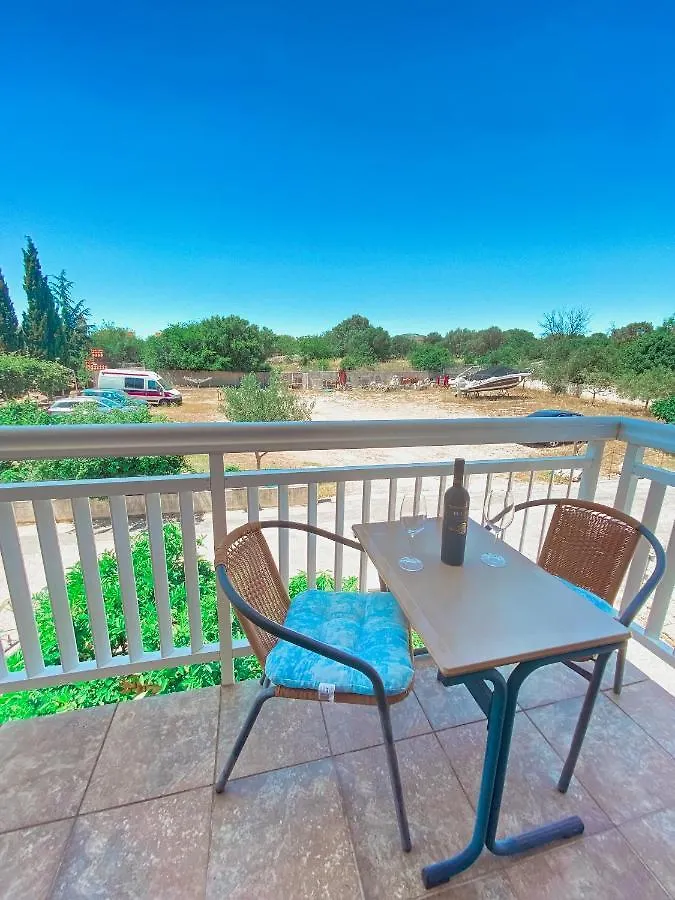 Apartments With A Parking Space Mavarstica, Ciovo - 18882 Trogir 0*,  Chorvatsko